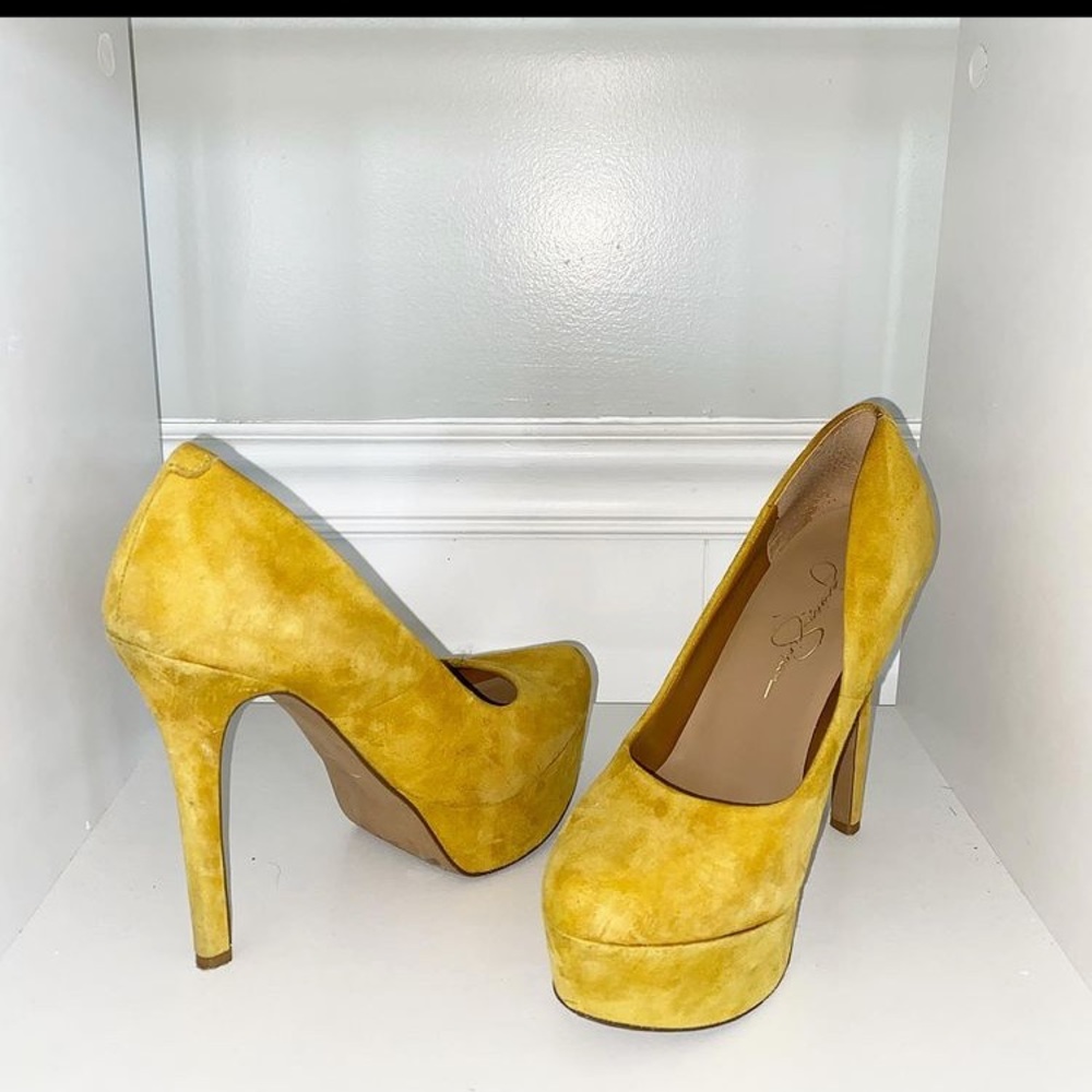 Jessica Simpson pumps